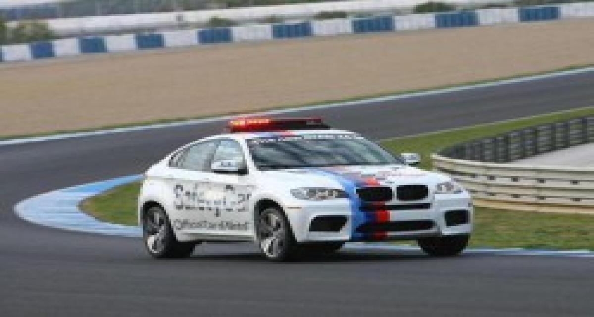 Le BMW X6M en piste sur les circuits de moto GP