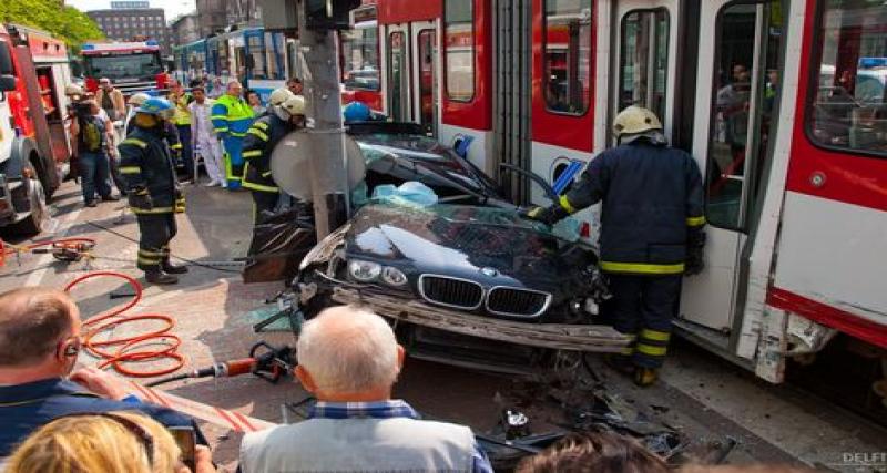  - BMW Série 3 Touring vs Tram : qui va gagner ?