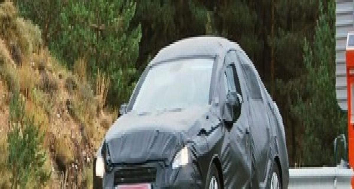 Spyshot : Peugeot 408
