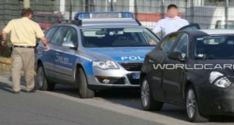  - Spyshot insolite : l'Alfa Romeo Milano arrêtée par la patrouille