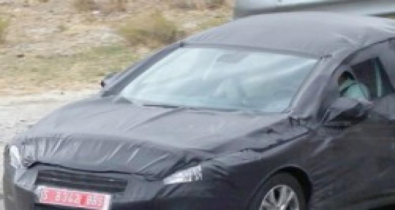  - Spyshot : la Peugeot 408 et sa bâche de retour