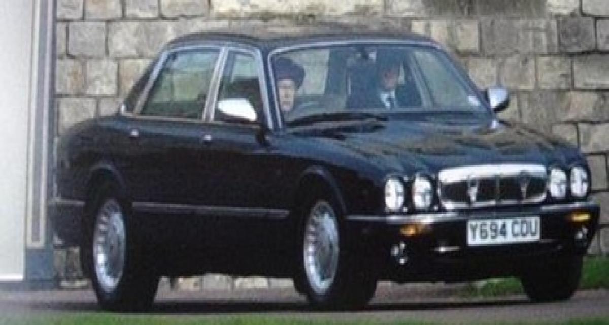 A saisir : la Jaguar Daimler Majestic V8 LWB de la reine d'Angleterre