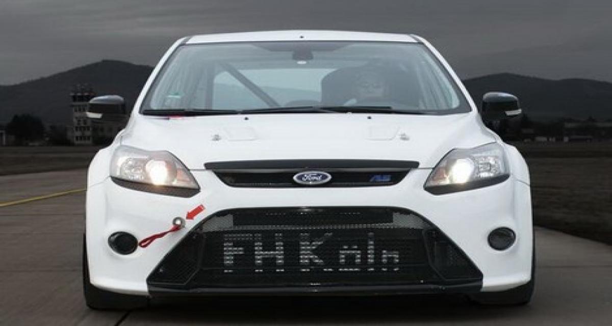 24 heures du Nürburgring: une Ford Focus RS préparée par des étudiants