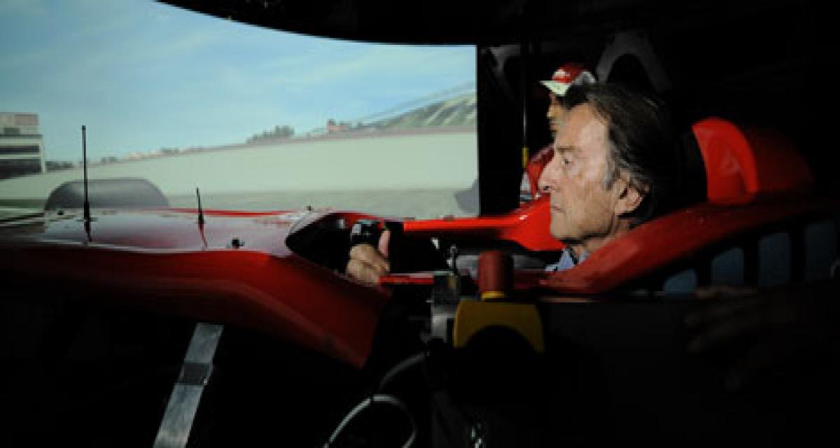 Luca di Montezemolo dans le simulateur F1 de Ferrari 