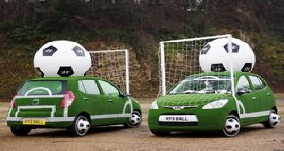 Deux Hyundai i10 folles de foot