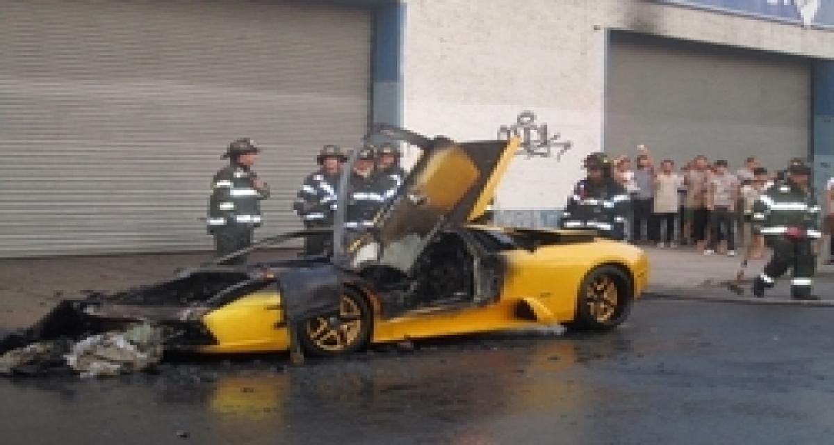Coup de chaud pour une Lamborghini Murcielago