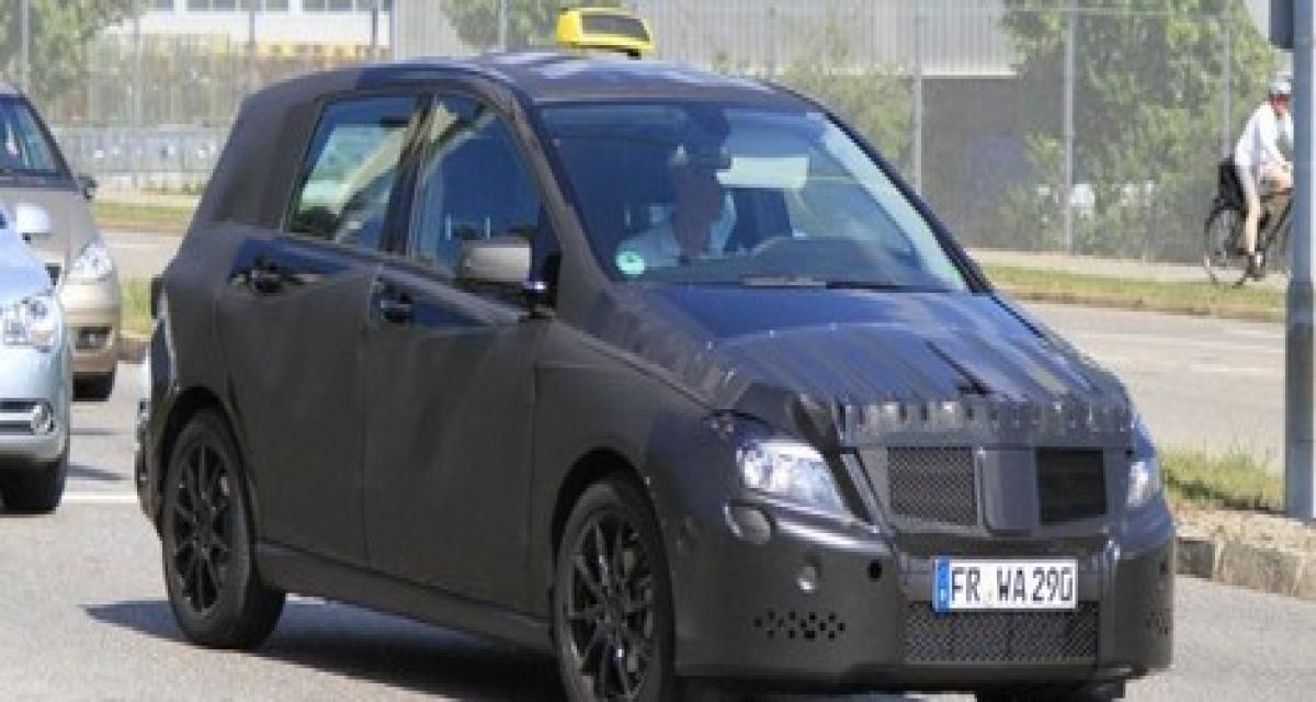 Spyshot surprenant : la future Mercedes Classe B (version taxi ?!)