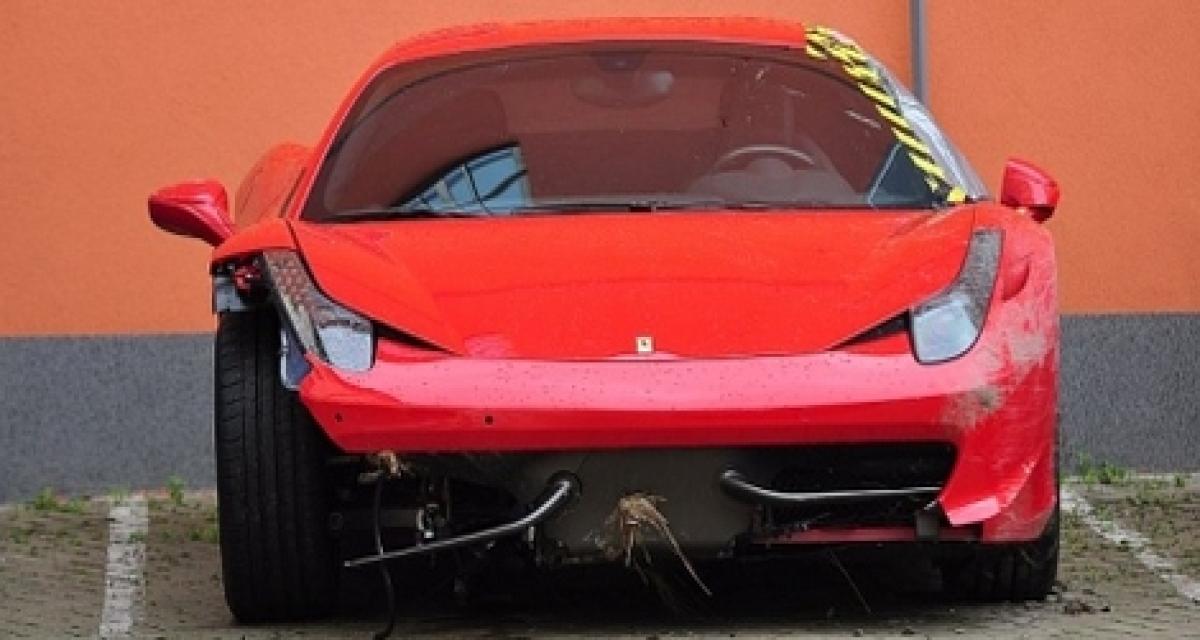 Et oui... Encore une Ferrari 458 Italia au tas !