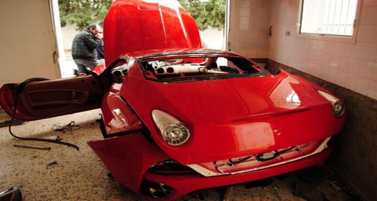 Une Ferrari California dépecée en Tunisie