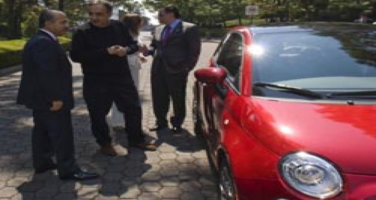 Chrysler fête le début de la production de la Fiat 500 au Mexique