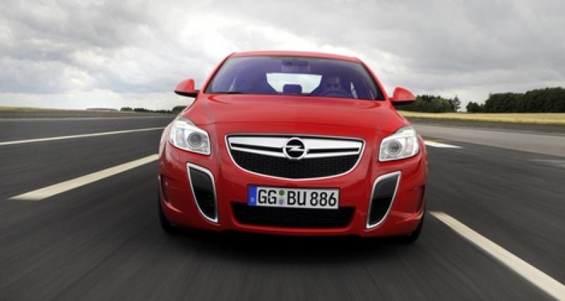  - Opel Insignia : débridée et boîte auto avec palettes au volant