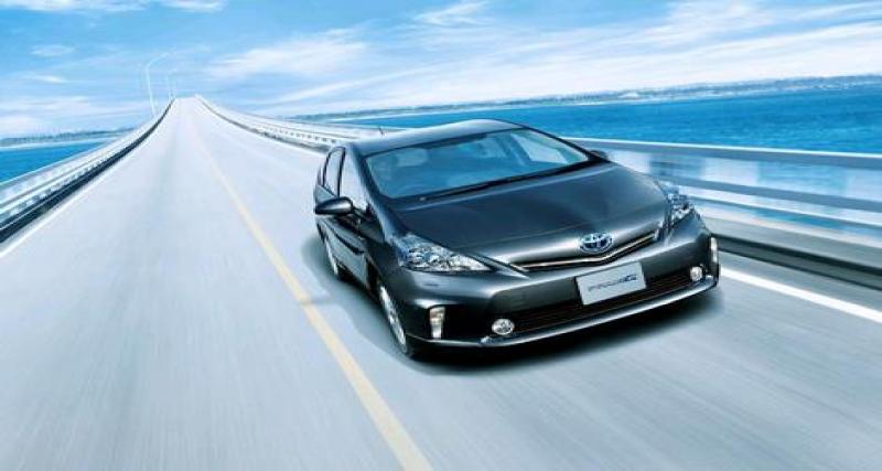  - Toyota Prius α : débuts en fanfare au Japon
