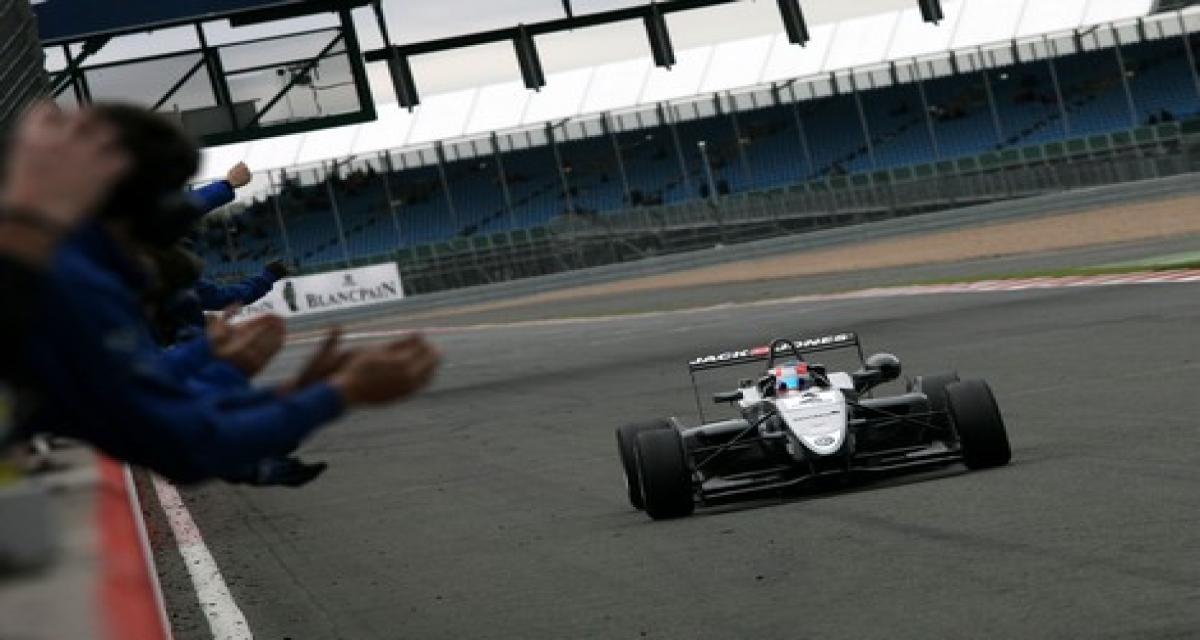 British F3 à Silverstone: Magnussen, trop tard