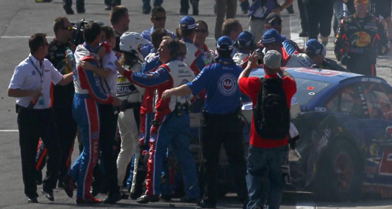  - NASCAR : Kyle Busch au milieu de la bagarre [Vidéo]