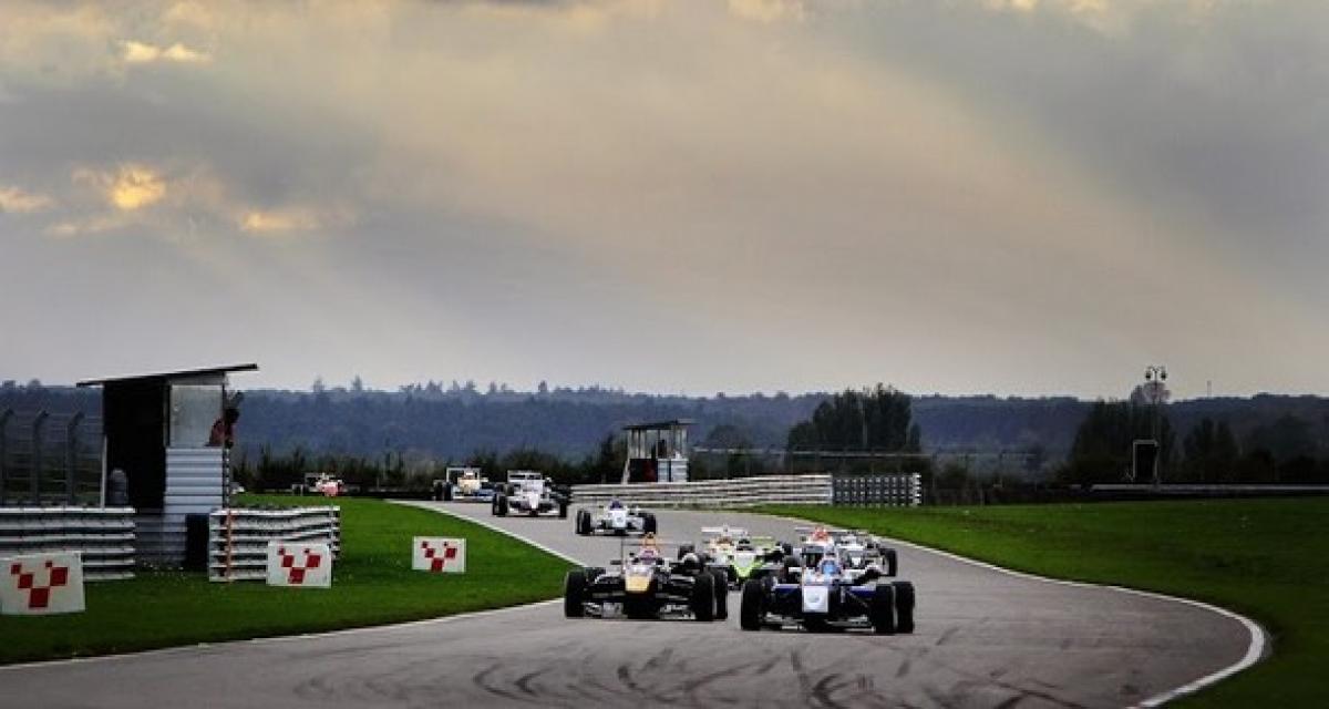F3 Cup 2013 à Snetterton : Sainz sur une autre planète