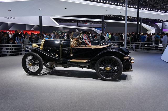  - Beijing 2014 Live : Bugatti Veyron Legend Black Bess 1