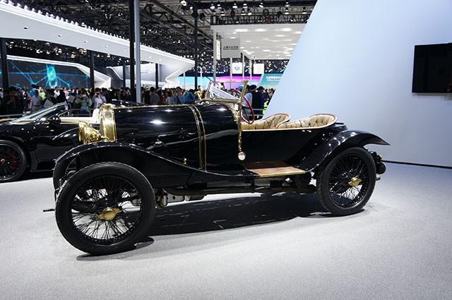  - Beijing 2014 Live : Bugatti Veyron Legend Black Bess 1