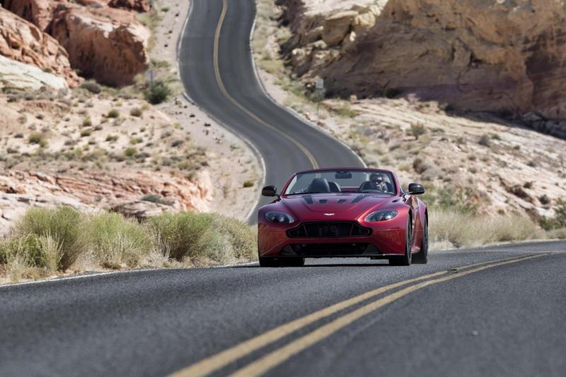  - Aston Martin V12 Vantage S Roadster : ça décoiffe forcément 1