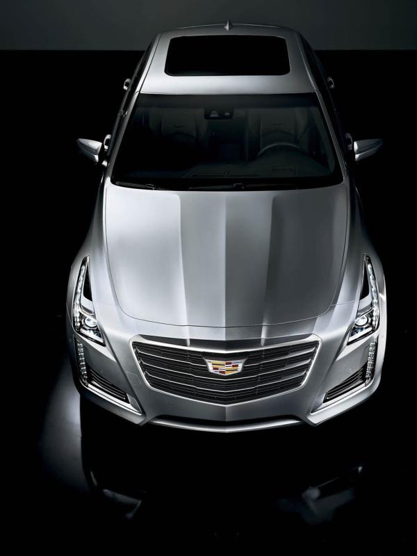  - La Cadillac CTS 2015 montre son nouveau logo 1