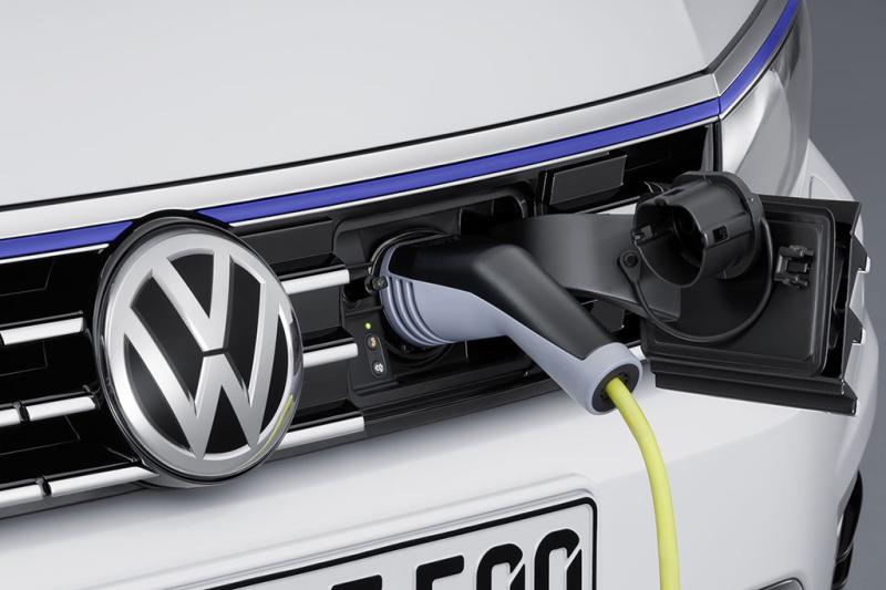 Paris 2014: Volkswagen Passat GTE 1