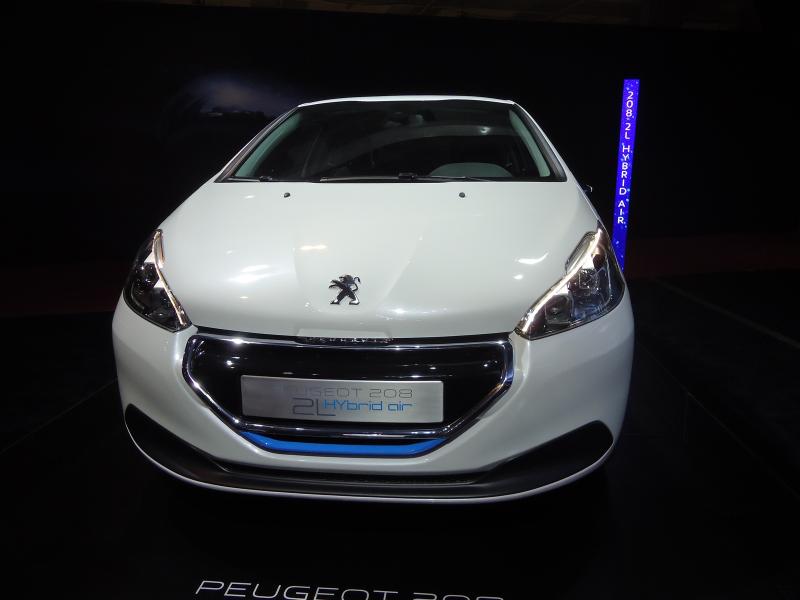  - Paris 2014 live : Peugeot 208 HYbrid Air 2l 1