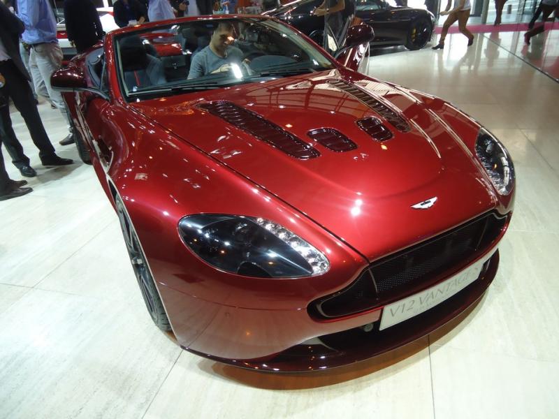  - Paris 2014 Live : Aston Martin V12 Vantage S Roadster Q 1