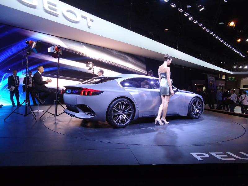  - Paris 2014 live : Peugeot EXALT Concept 1