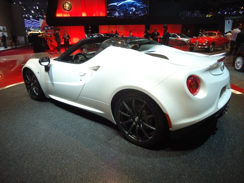  - Paris 2014 Live : Alfa Romeo 4C Spider 1