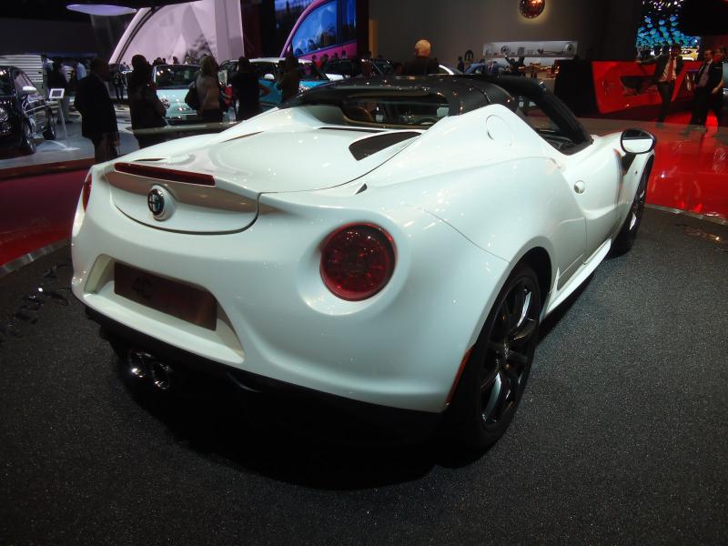  - Paris 2014 Live : Alfa Romeo 4C Spider 1