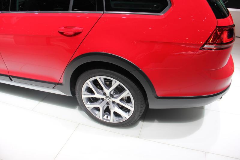  - Paris 2014 live : Volkswagen Golf Alltrack 1