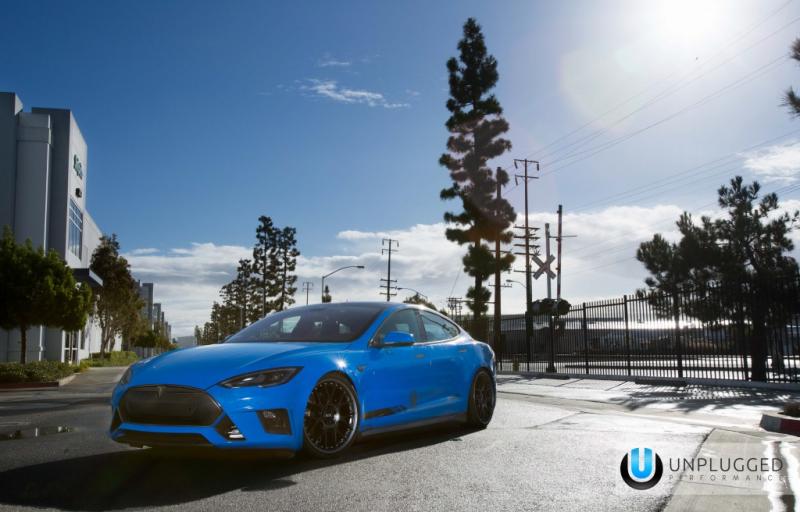 Unplugged Performance carbonise la Tesla S 1