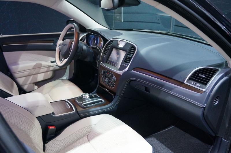 - Detroit 2015 Live : Chrysler 300 1