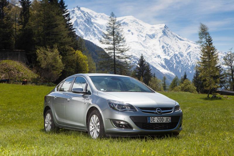 Essai Opel Astra berline CDTi 136: Un coffre d'Insignia pour moins cher... 1