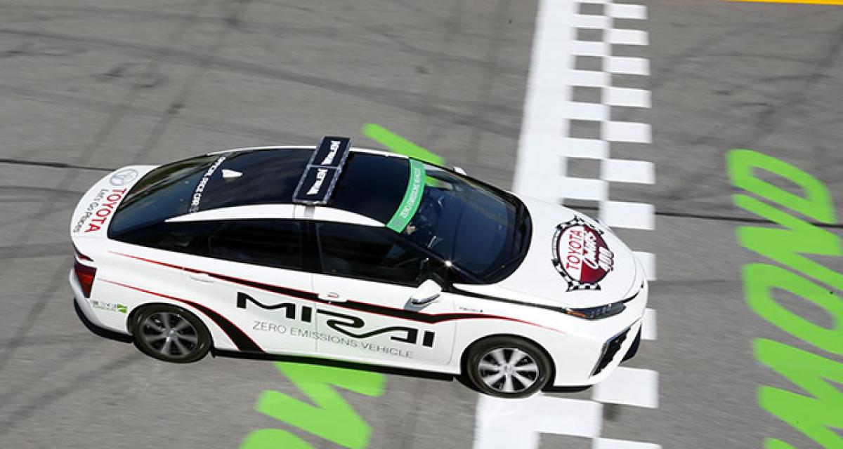 La Toyota Mirai mènera les débats en NASCAR