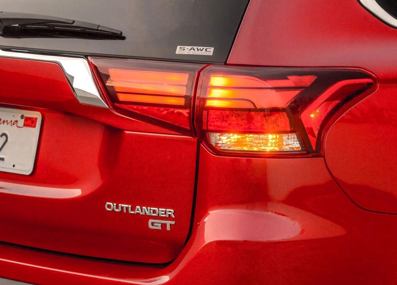  - New York 2015 : Mitsubishi Outlander 1