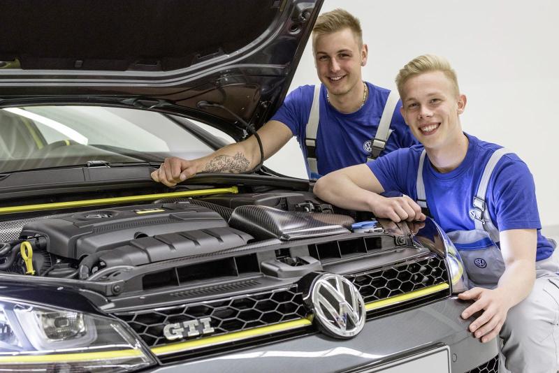  - Wörthersee 2015 : Volkswagen Golf GTI Dark Shine 1