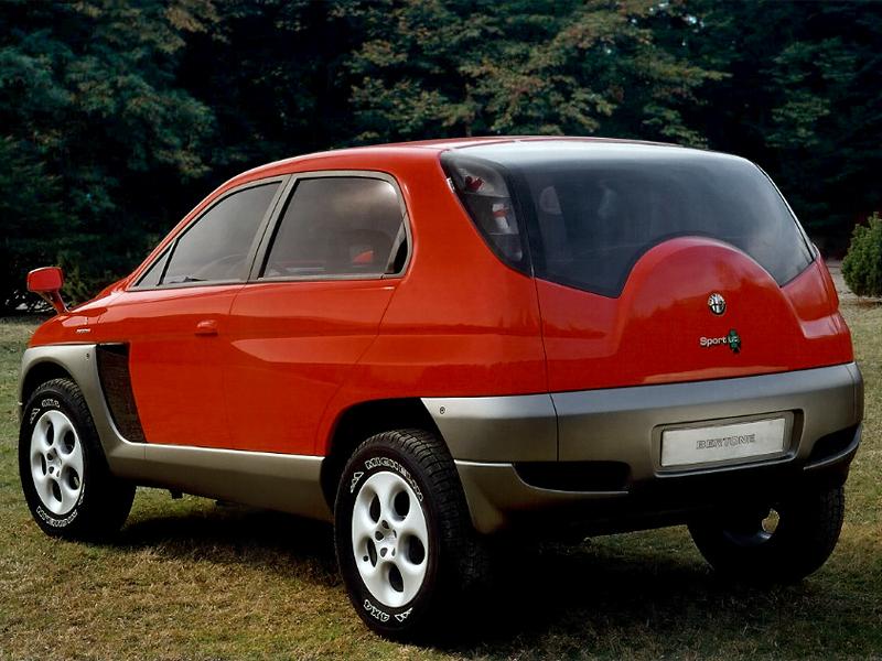  - Les concepts Bertone : Alfa Romeo Sportut (1997) 1