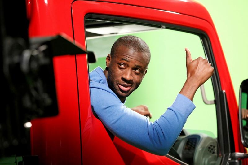  - Yaya Touré et le "Truckerball" Nissan 1