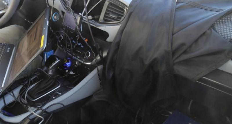  - Spyshots : la Prius de Hyundai dévoile son habitacle