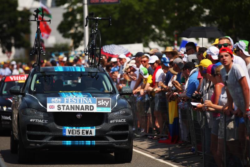  - Jaguar F-Pace : en vidéo et en mouvement au Tour de France 1