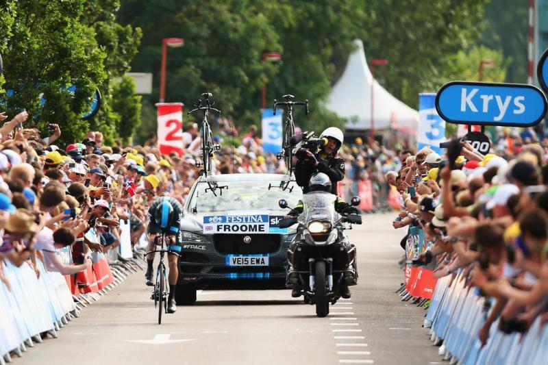  - Jaguar F-Pace : en vidéo et en mouvement au Tour de France 1