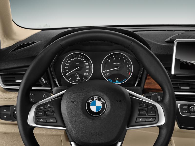  - Francfort 2015 : BMW 225xe Active Tourer 1