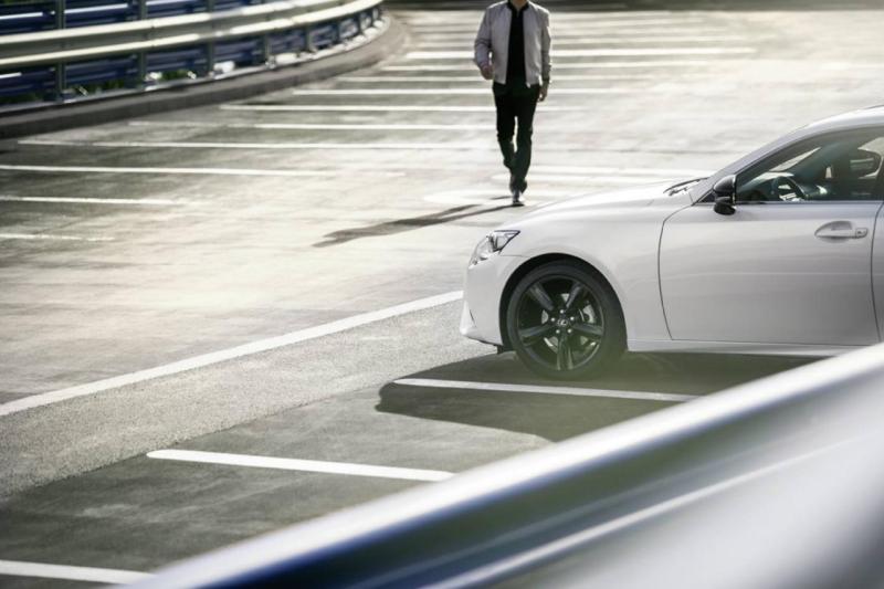  - Francfort 2015 : Lexus CT et IS en finition Sport 1