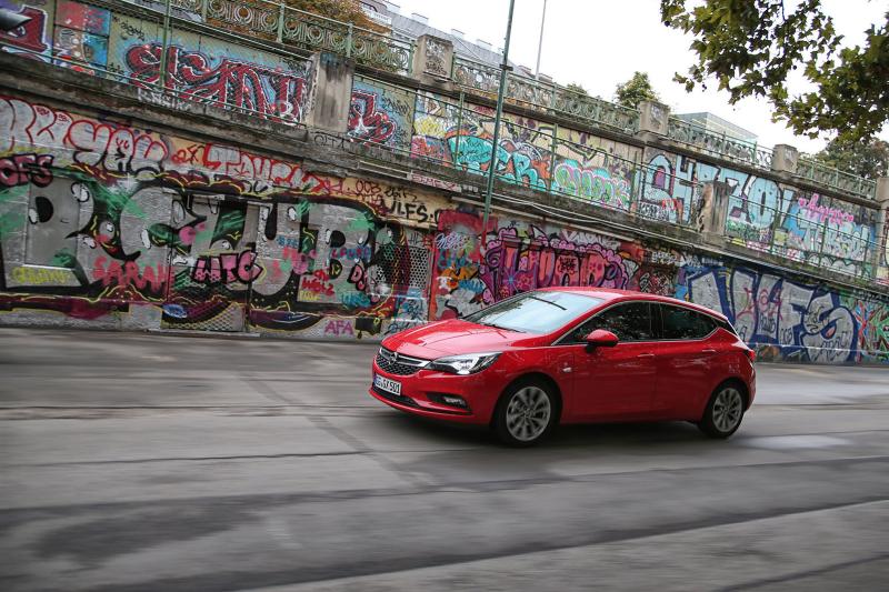 Essai Opel Astra : L'Astra recolle au peloton des meilleures compactes 1
