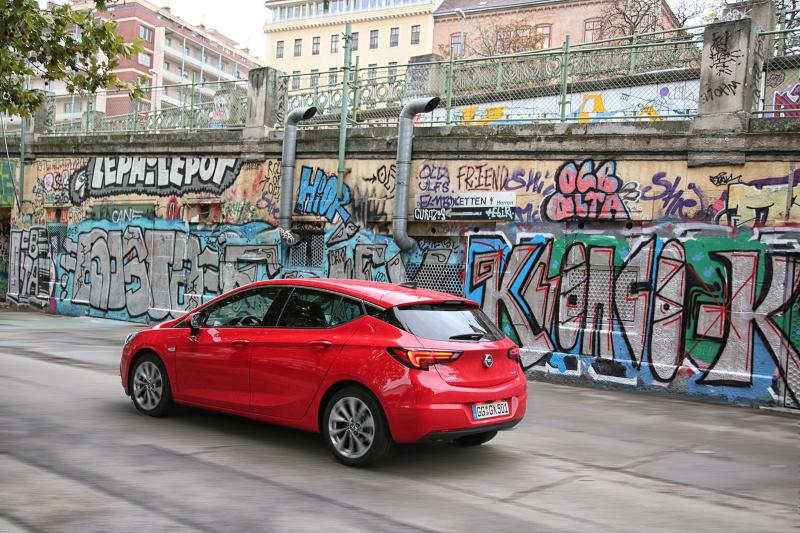 Essai Opel Astra : L'Astra recolle au peloton des meilleures compactes 1