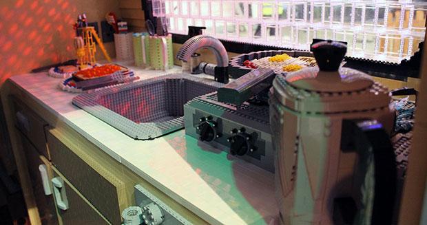Une caravane construite en Lego 1