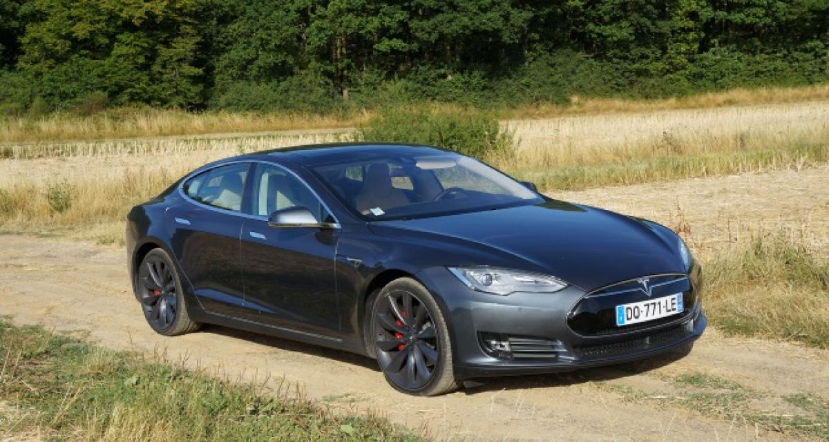 Tesla bat le rappel de 90 000 Model S