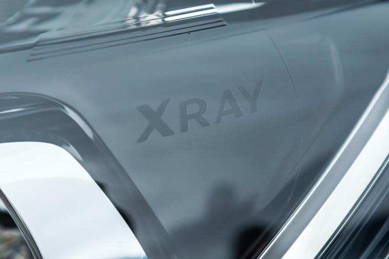  - Lada présente le XRay 1
