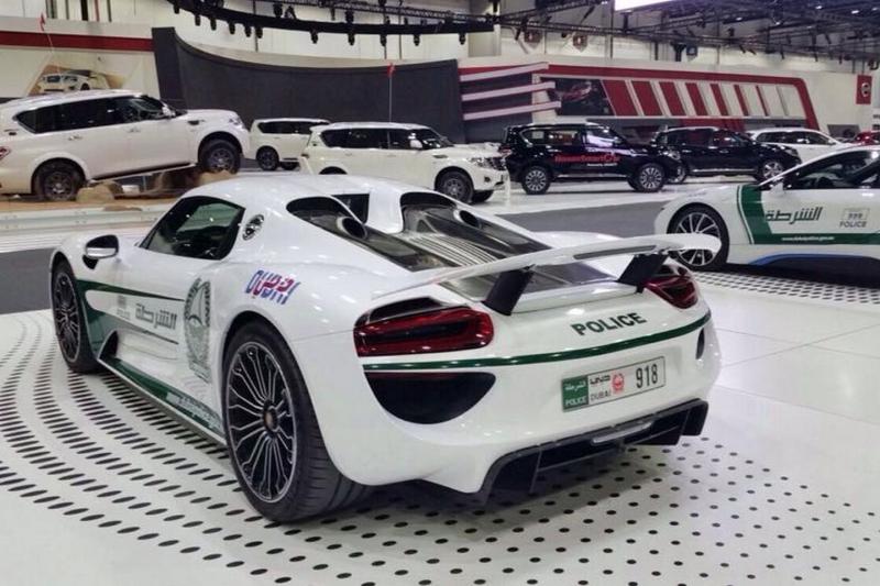  - La police de Dubaï accueille une Porsche 918 Spyder 1