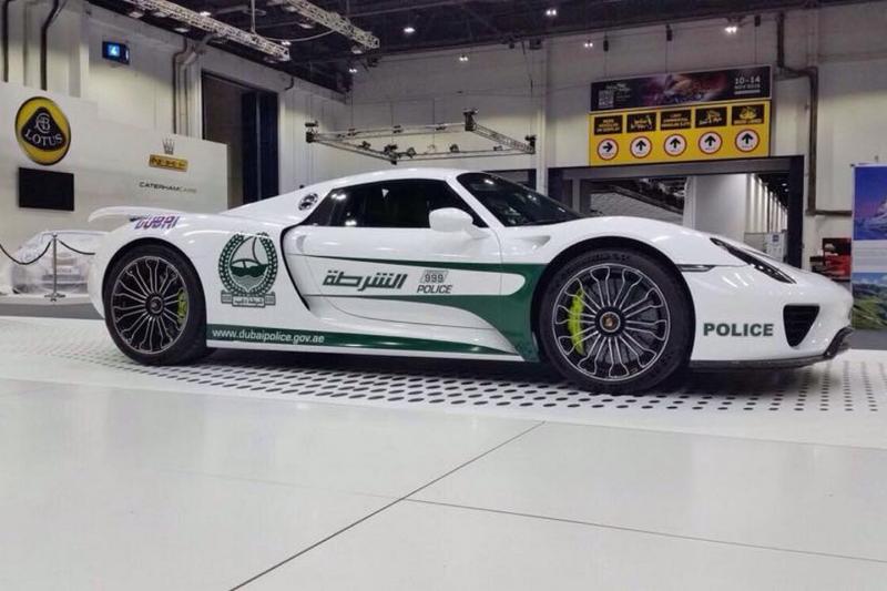  - La police de Dubaï accueille une Porsche 918 Spyder 1